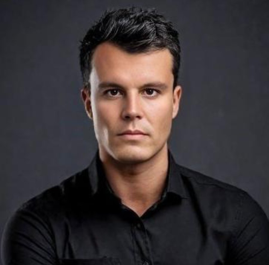 Stefan Bachmann